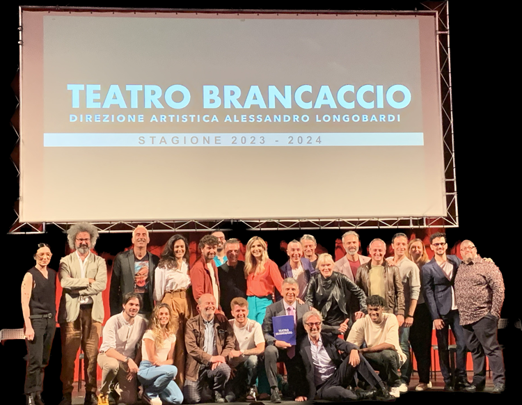 Il direttore artistico del teatro Brancaccio di Roma, Alessandro Longobardi, con registi e attori della nuova stagione - (foto AdnKronos)