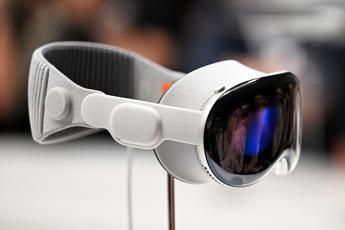 Apple, arriva Vision Pro: nuovo visore per la realtà aumentata