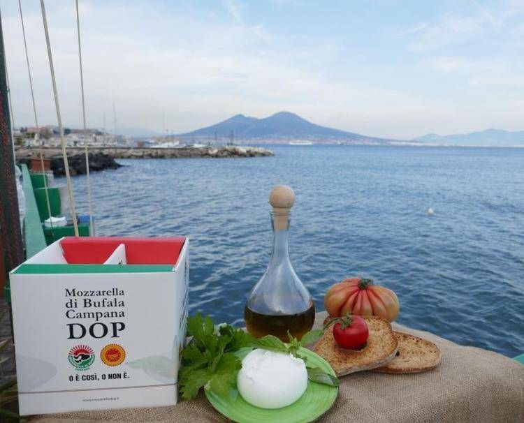 Mozzarella Bufala Campana dop sposa 'Festa a Vico'