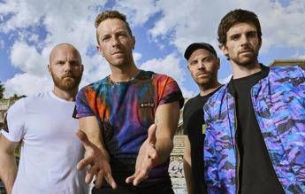 ‘Viva Coldplay’, with tour also comes new Italian biography
