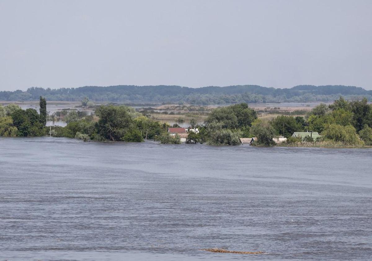 Video – diga Khakhovka, acqua invade Kherson: per Usa è opera dei russi