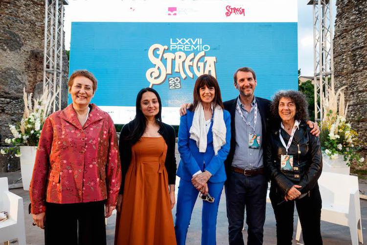 Premio Strega, Rosella Postorino guida la Cinquina dei finalisti
