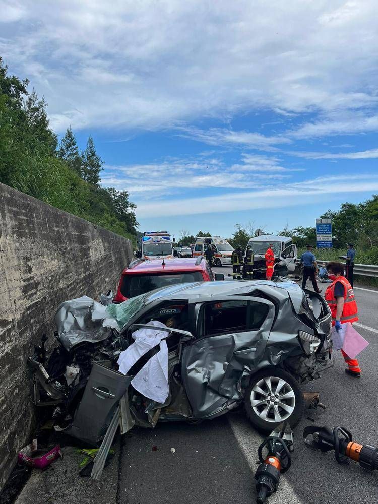 Isernia, schianto tra tre auto: muore 30enne