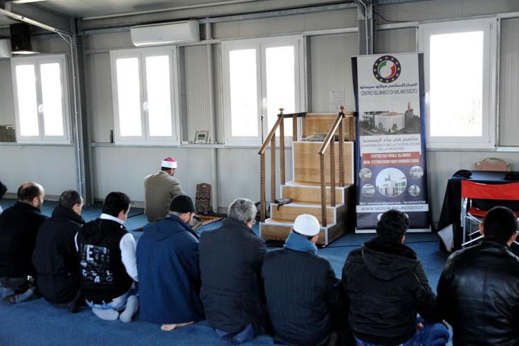 Moschee vietate in capannoni e garage, Imam contro la proposta di legge