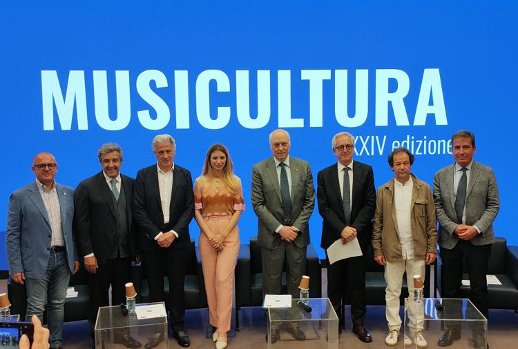 Flavio Insinna e Carolina Di Domenico presentano Musicultura