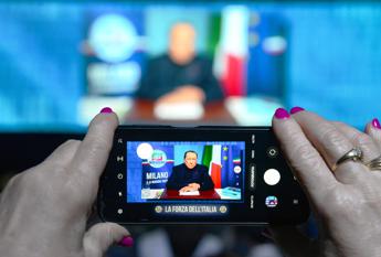 Berlusconi, his death stops Italy: internal controversies rebound in the foreign press