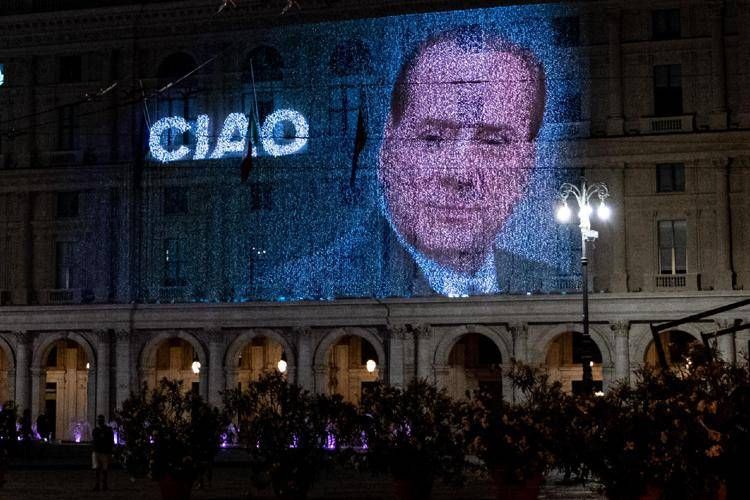 Il messaggio per Silvio Berlusconi a Genova nel giorno della morte - Afp