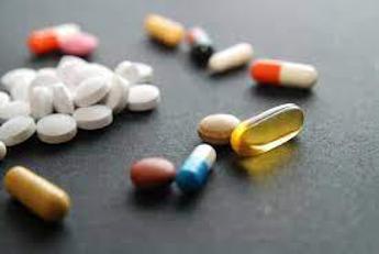 Da antibiotici ad ‘anti-Covid’, segnalato sito che vende farmaci senza ricetta