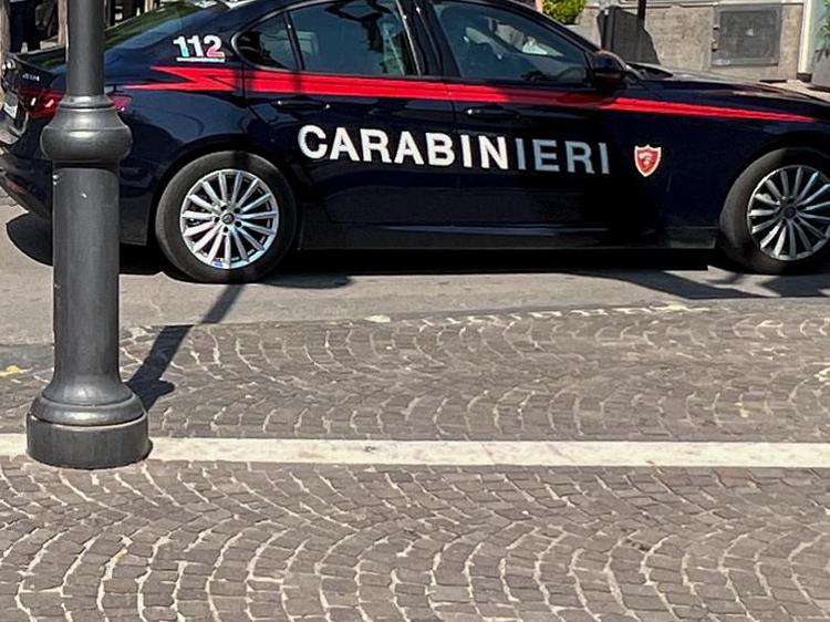 Auto dei carabinieri (Fotogramma/Ipa)