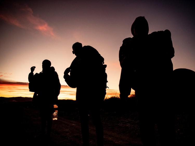 Migranti, tregua finita a Lampedusa: oltre 500 arrivi nella notte