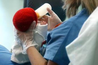 Vaccini, esperti: “Per la prevenzione del virus sinciziale nei bimbi serve cambio di rotta”