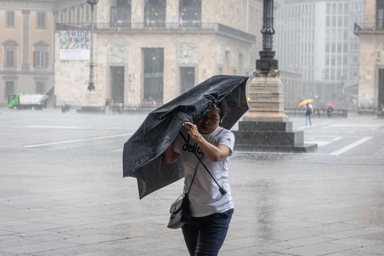 Pioggia a Milano - (Fotogramma)
