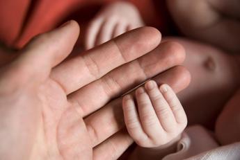 Estate: in viaggio con il bebè, guida pratica dei neonatologi per vacanze sicure