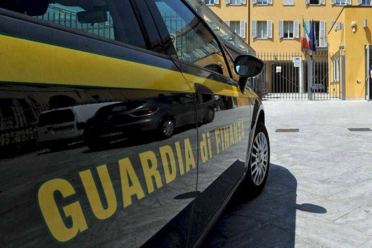 Un'auto della Guardia di Finanza