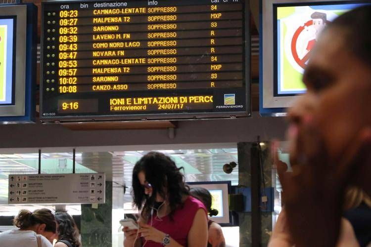 Treni a rischio per 24 ore: sciopero 27-28 febbraio, cosa sapere prima di partire