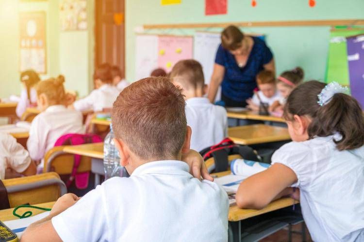 Sbadigli bimbi a scuola 'spie' di problemi scheletrici e apnee ostruttive