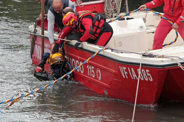 Peschereccio ribaltato ad Anzio, ritrovato corpo del pescatore disperso