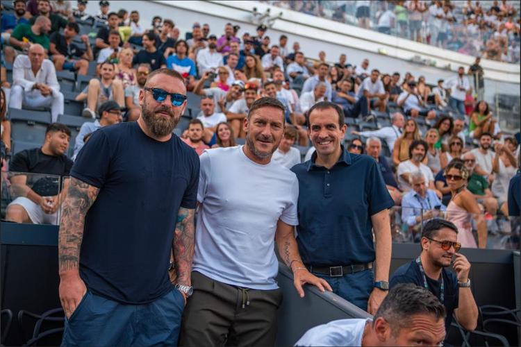 Italy Major Premier Padel con Totti, Materazzi e De Rossi, sfilata 'mondiale' sul Centrale del Foro