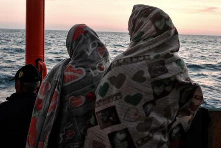 Migranti a bordo di un'imbarcazione