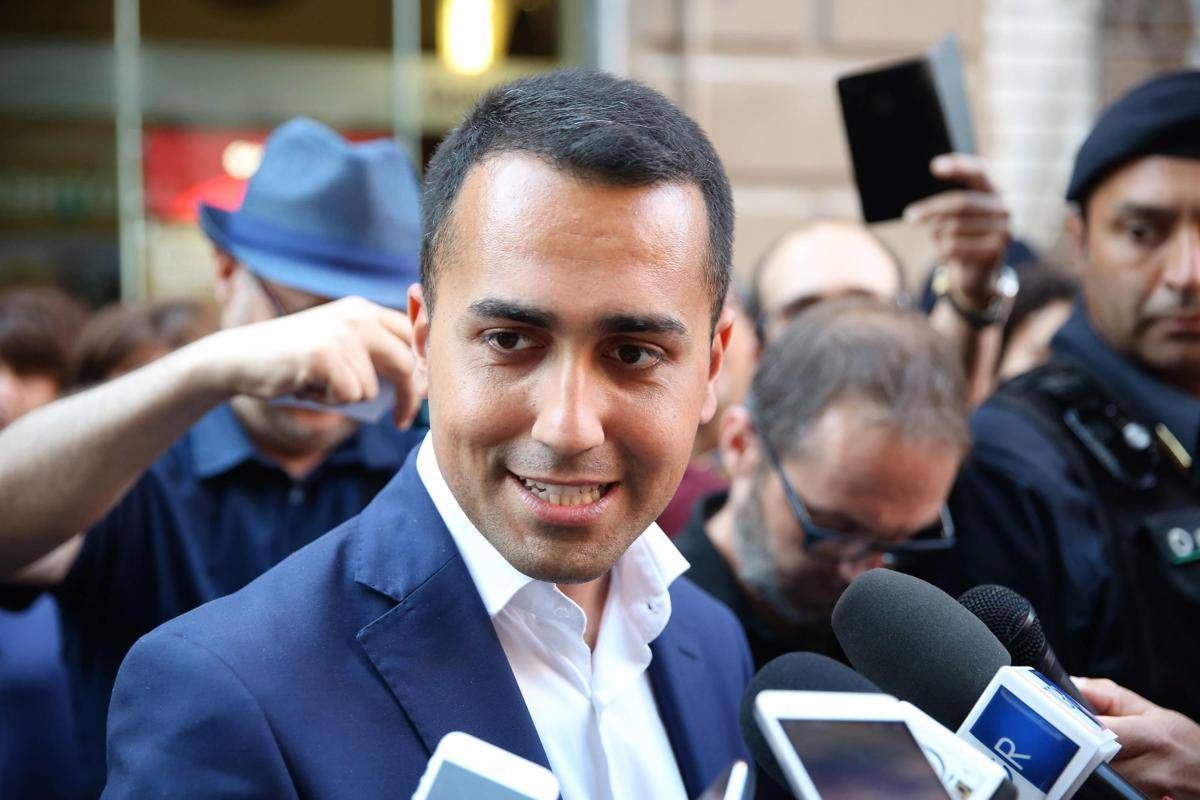https://www.adnkronos.com/resources/0283-18915b195bc6-2f2ce15e2fc9-1000/format/huge/di_maio_a_palermo_per_sostegno_candidato_sindaco_m5s_1-0-3708032634.jpeg