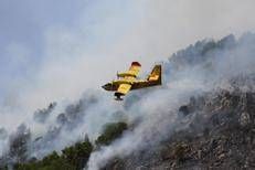 https://www.adnkronos.com/resources/0283-18952db70e20-d331d3c28d51-1000/format/medium/incendi_canadair_fg.jpeg