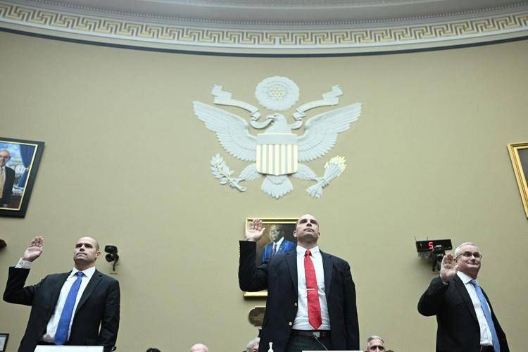 Ryan Graves, David Grusch e David Fravor (Afp)