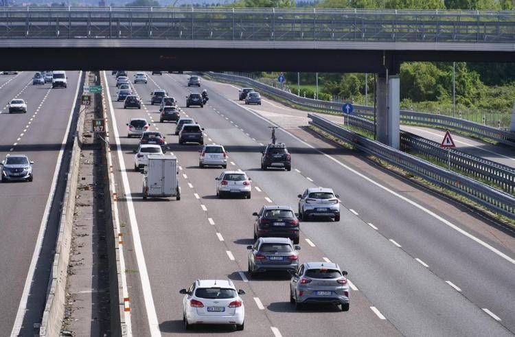 Prime partenze per le vacanze, traffico in aumento per ultimo fine settimana di giugno