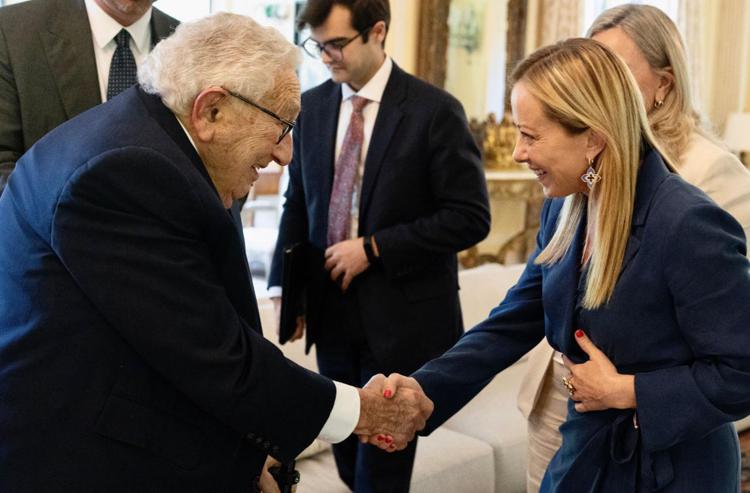 Italia-Usa, Meloni vede Kissinger: 