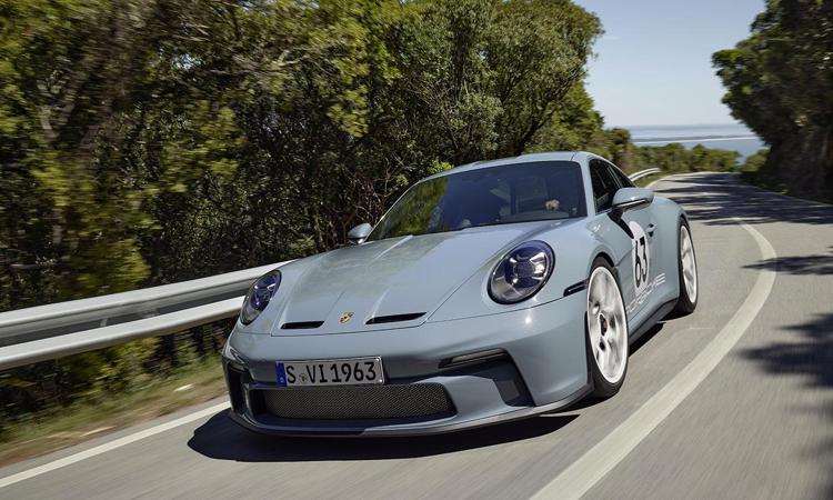 Nuova Porsche 911 S/T: una special edition leggera ed esclusiva