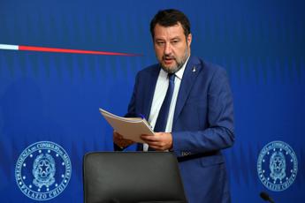 Bank extra profit tax, Salvini: “Duty to redistribute wealth”
