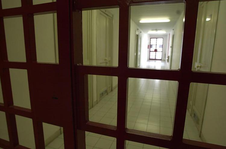 Il corridoio di un carcere (Fotogramma)
