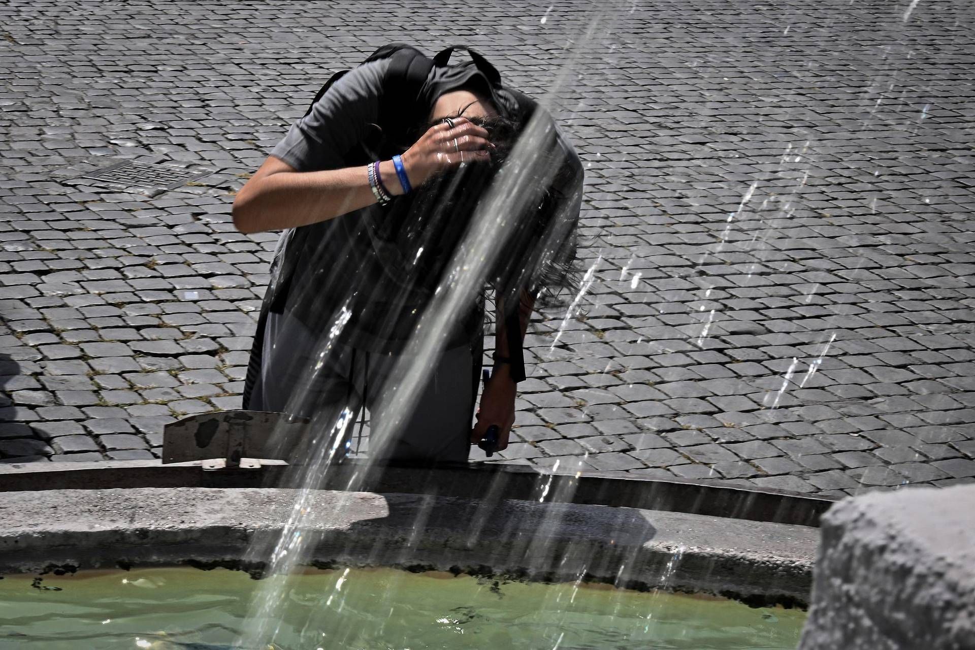 Caldo sempre peggio - oggi in Italia 14 città da bollino rosso e venerdì saranno 17