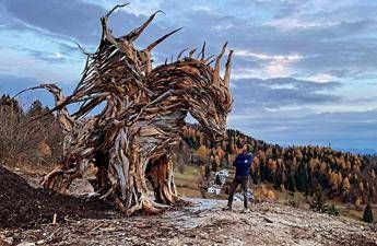 The Dragon of Vaia destroyed by flames, hypothesis of arson