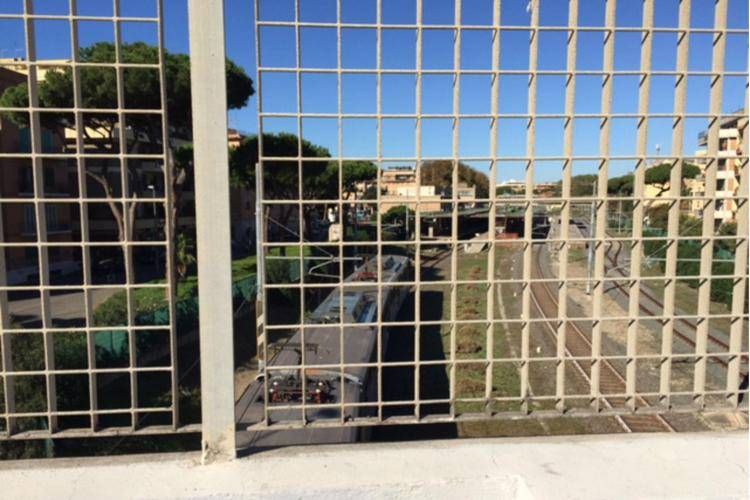 Ostia, le strade viste da un cavalcavia