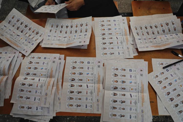 Ecuador, schede elettorali (Afp)