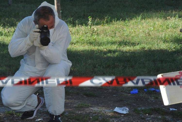 Carabiniere durante rilevamenti (repertorio) - Fotogramma