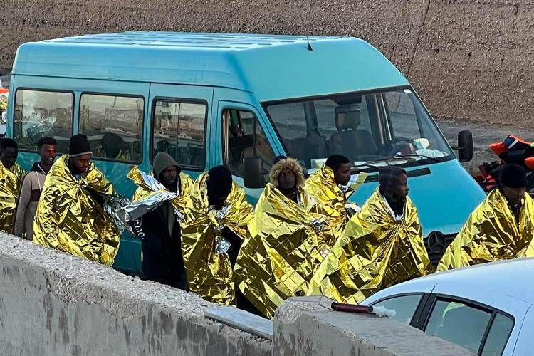 Migranti sbarcati a Lampedusa - (Fotogramma)