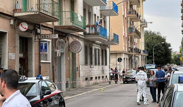 La tabaccheria di Foggia (Fotogramma)