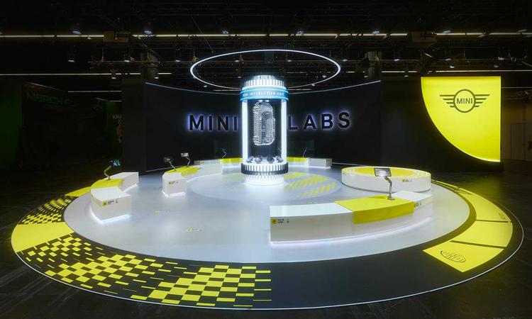MINI e Samsung Display presentano la nuova MINI Interaction Unit