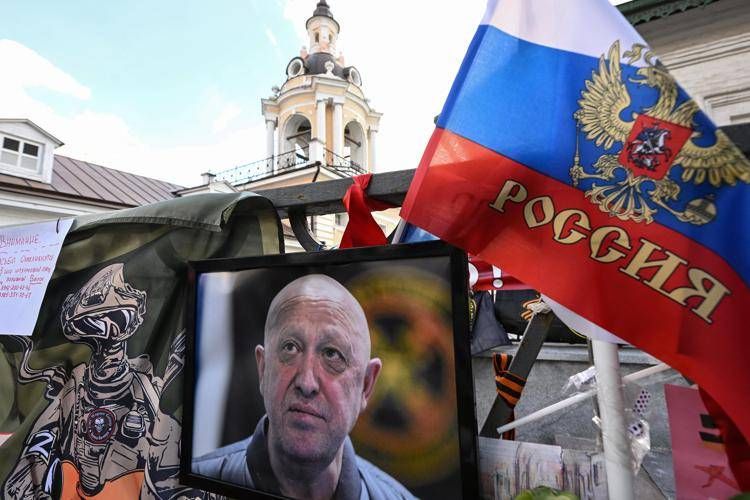 Un memoriale improvvisato per Prigozhin (Afp)