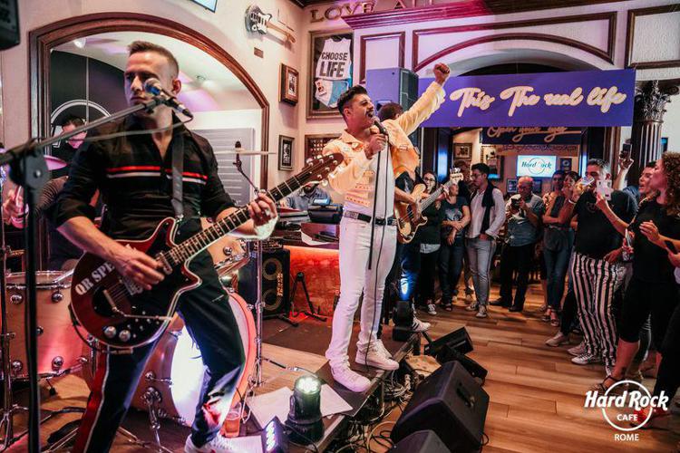Gli Hard Rock Cafe festeggiano il compleanno di Freddie Mercury