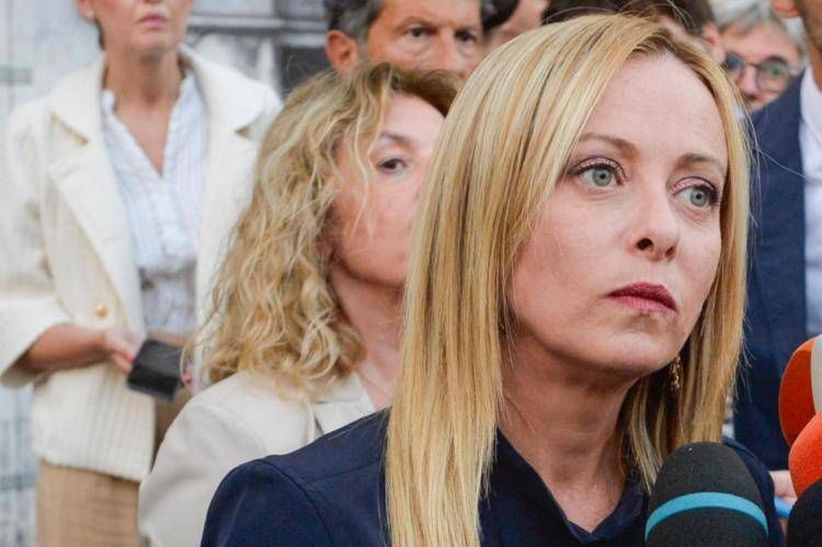Stupro Caivano, minacce social a Meloni per stop reddito cittadinanza