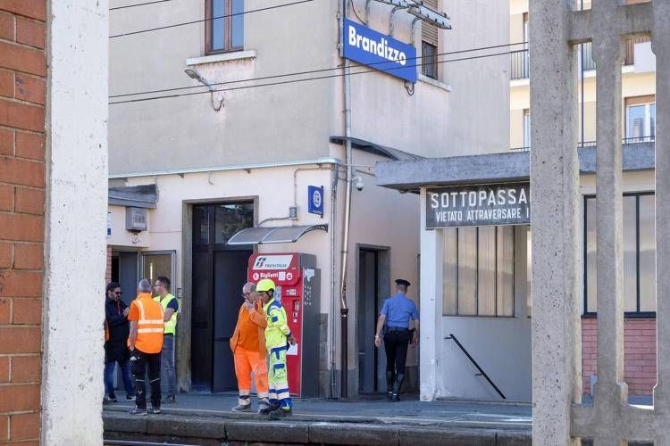 Stazione di Brandizzo, rilievi dopo il tragico incidente ferroviario costato la vita a 5 operai investiti e uccisi da un treno - Fotogramma