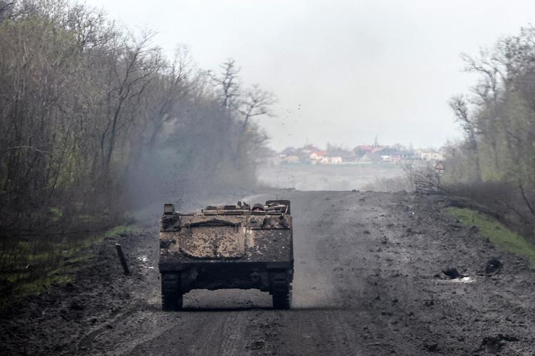 Pioggia e fango, per la controffensiva di Kiev il tempo stringe - Ascolta
