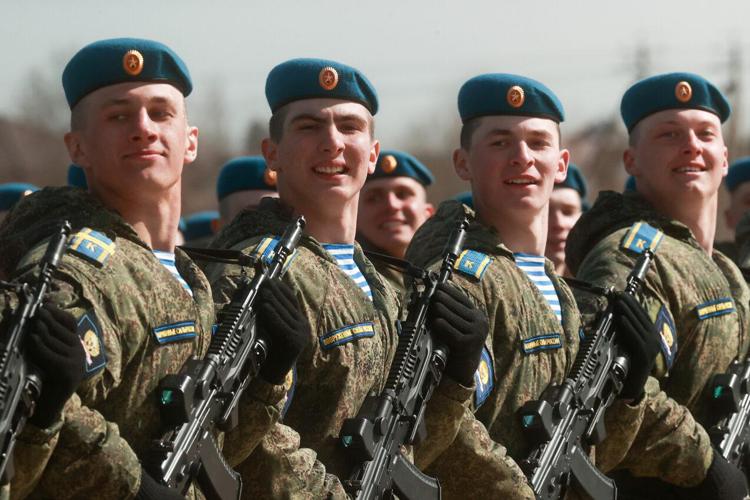 Entrano in azione le truppe russe d'élite aviotrasportate - Ascolta