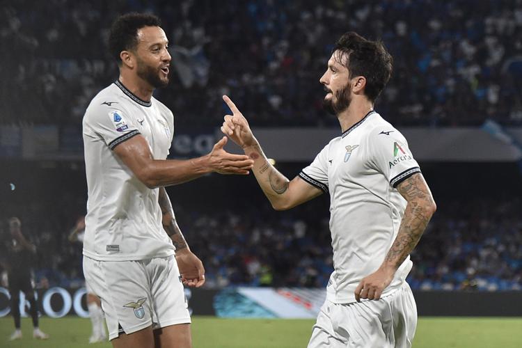 Napoli-Lazio 1-2, Sarri batte Garcia con gol di Luis Alberto e Kamada