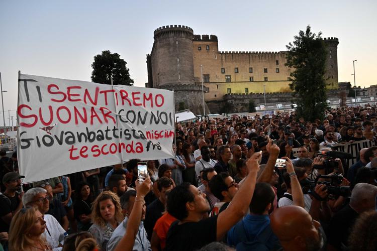 Manifestazione di solidarietà promossa da studenti del Conservatorio in ricordo di Giovanbattista Cutolo (Fotogramma)