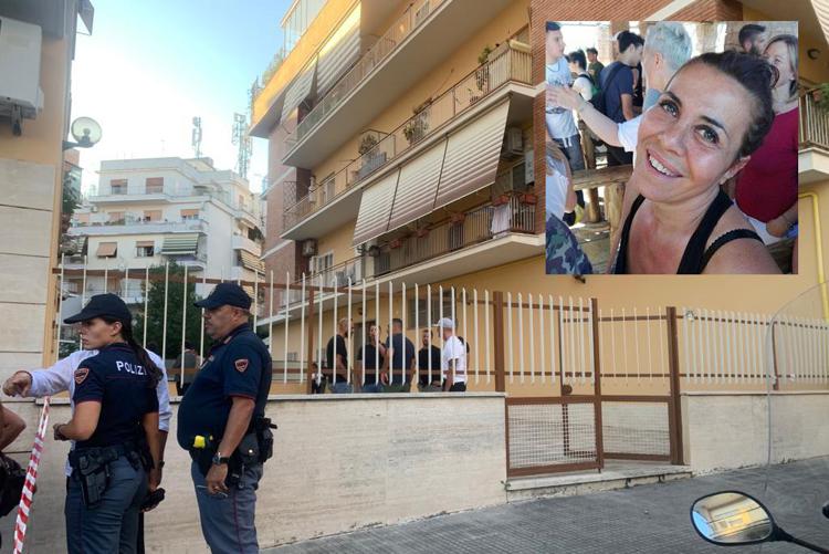 Polizia in via Giuseppe Allievo, Roma, davanti al palazzo dove è stata trovata morta Rossella Nappini - Adnkronos /Facebook