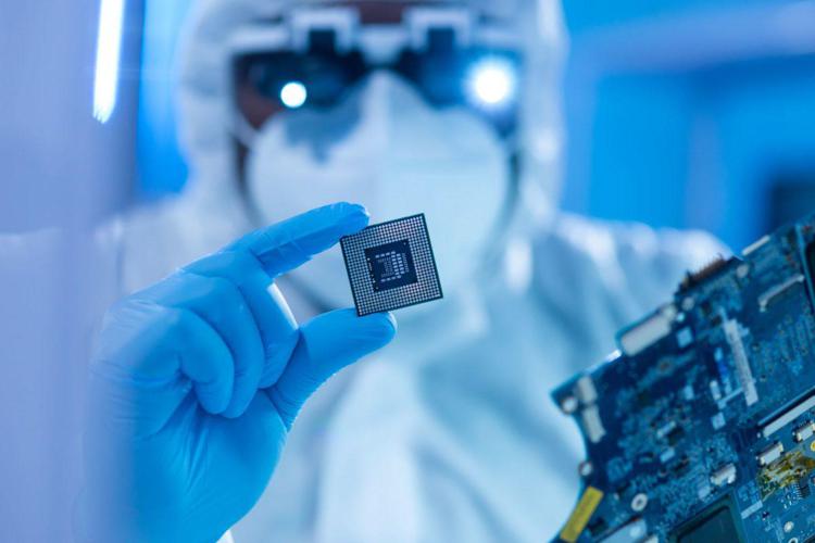 La Cina risponde a USA e Europa, 40 miliardi nella produzione di chip