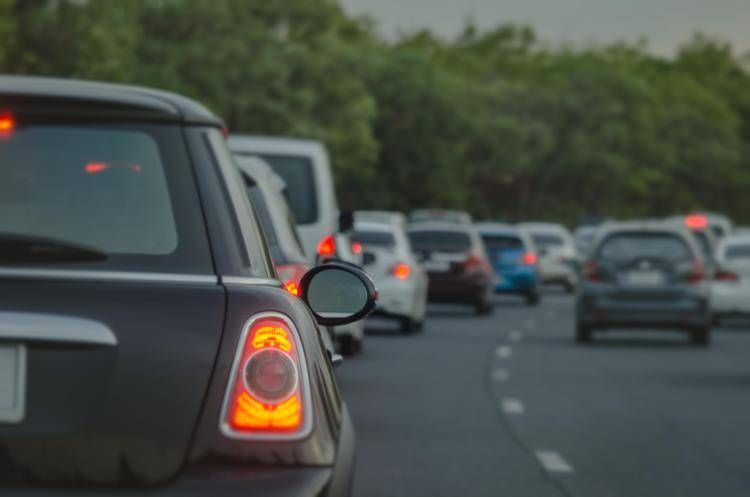 Fila di auto nel traffico (Foto )